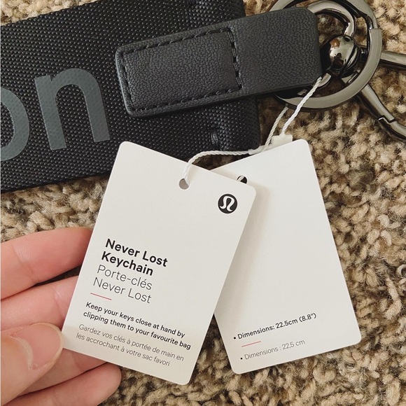 SOLD NWT Lululemon Never Lost Keychain - Picture 6 of 6